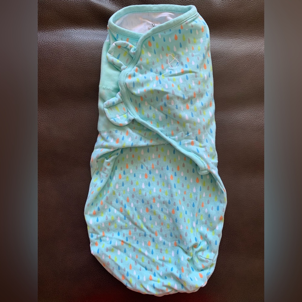 Swaddle Me Summer Infant Swaddle 100% cotton. Size SM/MED. Rain drop pattern.